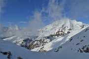 66 Dalla Bocchetta di Grem (1976 m) vista in Arera ventoso